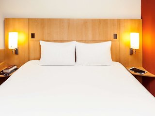 ibis lyon est chaponnay