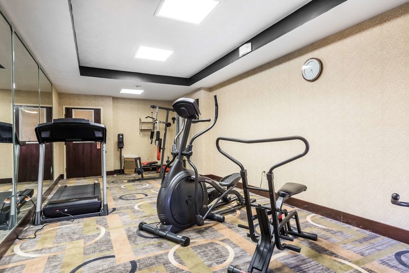 quality inn and suites memphis east