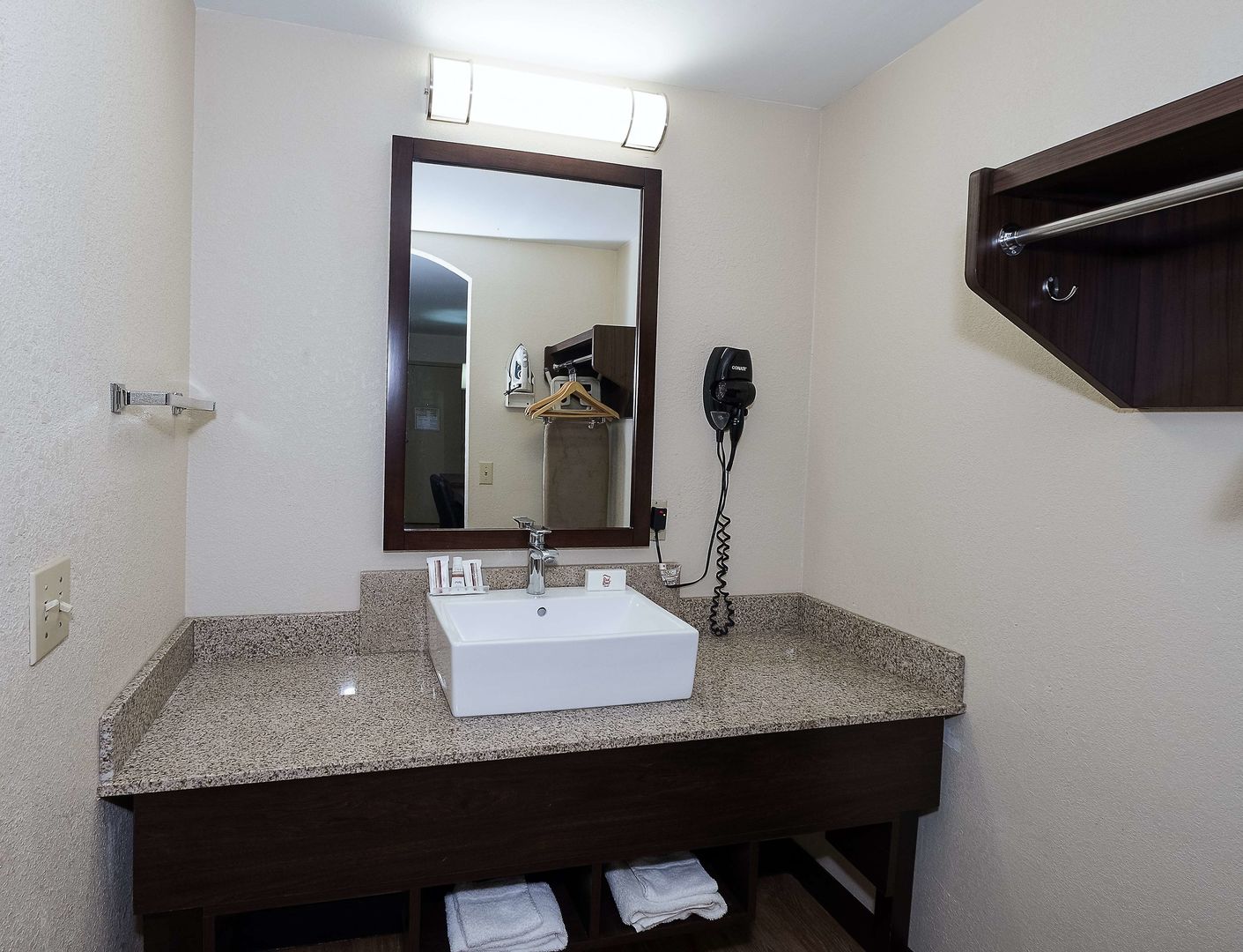 red roof inn lancaster