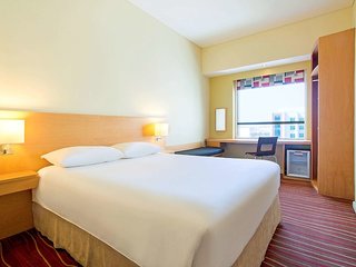 ibis dubai mall of the emirates hotel