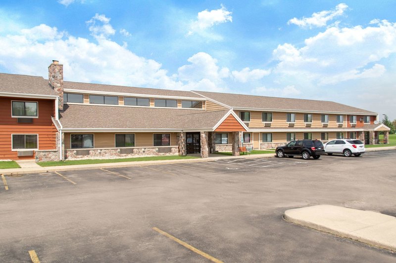 Americinn By Wyndham Elkhorn Near Lake Geneva