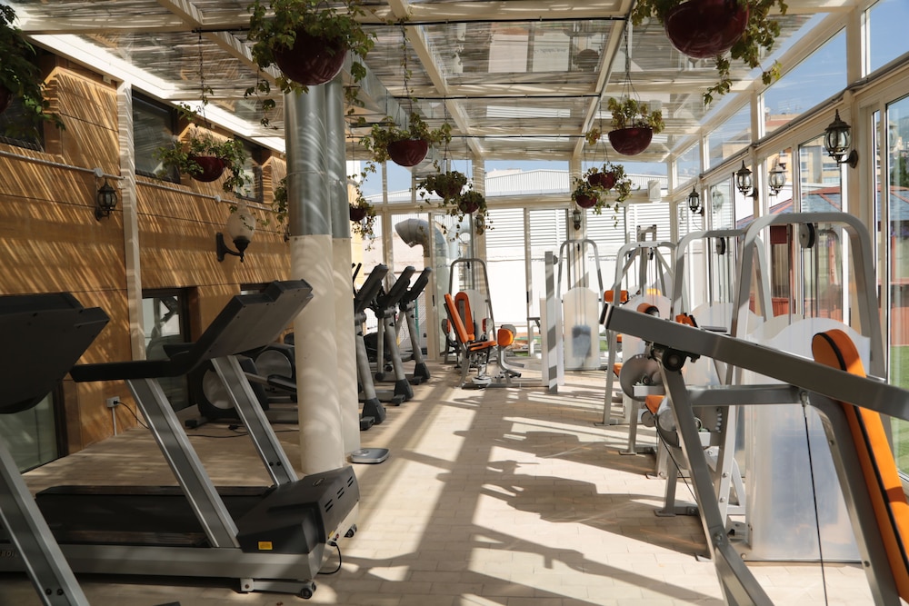 portaluna hotel and resort by reston