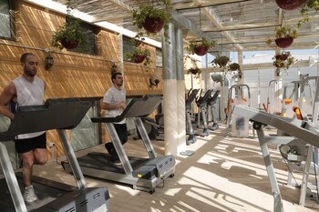 portaluna hotel and resort by reston