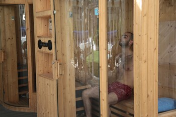 portaluna hotel and resort by reston