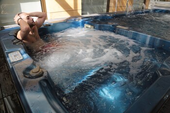 portaluna hotel and resort by reston