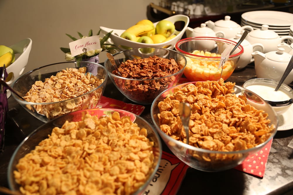 portaluna hotel and resort by reston