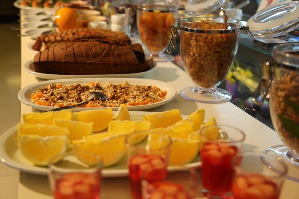 portaluna hotel and resort by reston