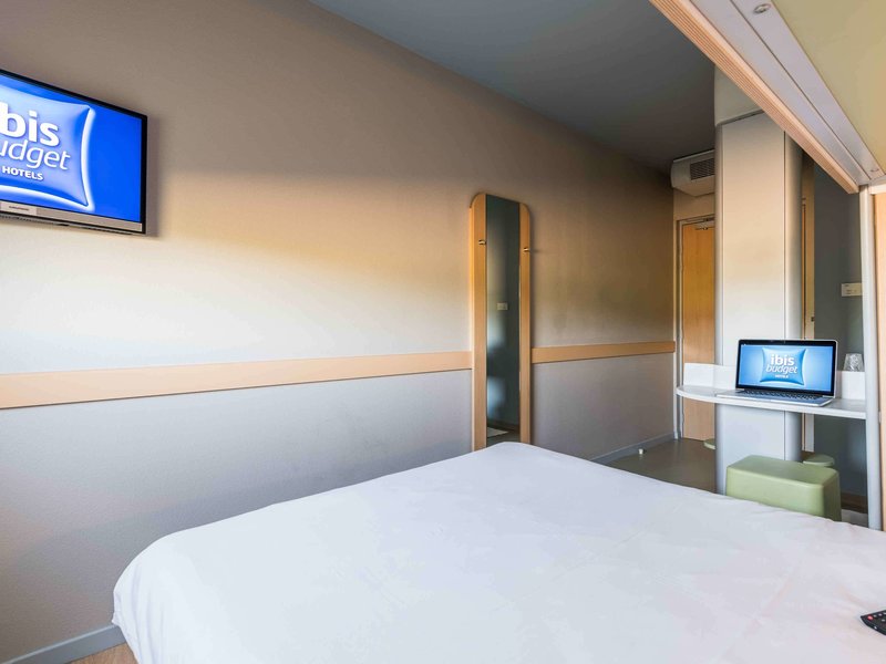 ibis budget amberieu en bugey chateau gaillard a42