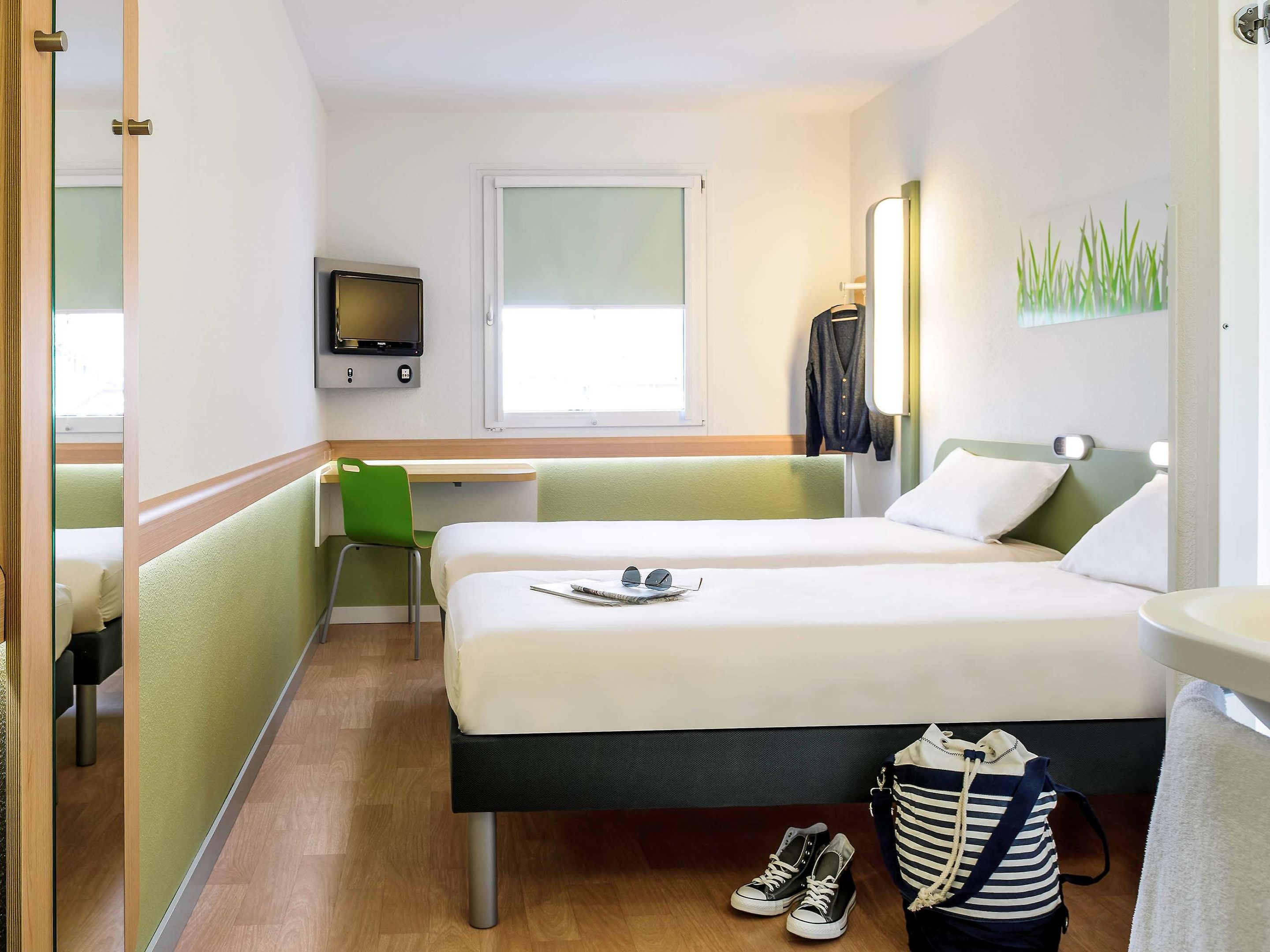 ibis budget amberieu en bugey chateau gaillard a42