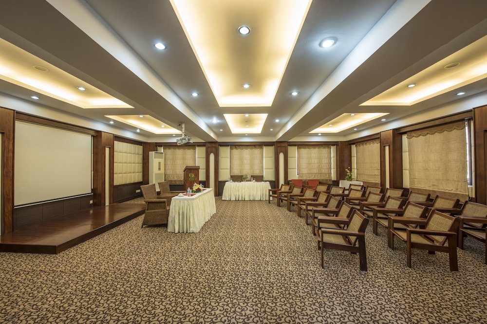 shwe yee pwint hotel