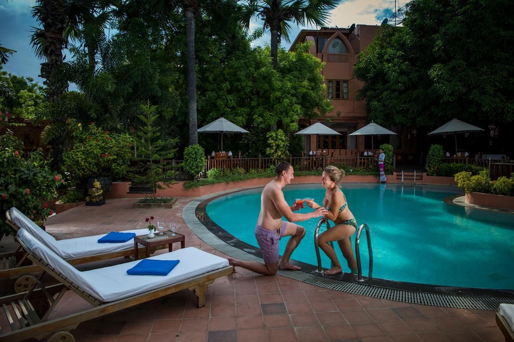 shwe yee pwint hotel