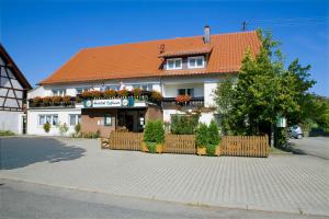 Hotel Landgasthof Linde,Oberhomberg 9,3 star