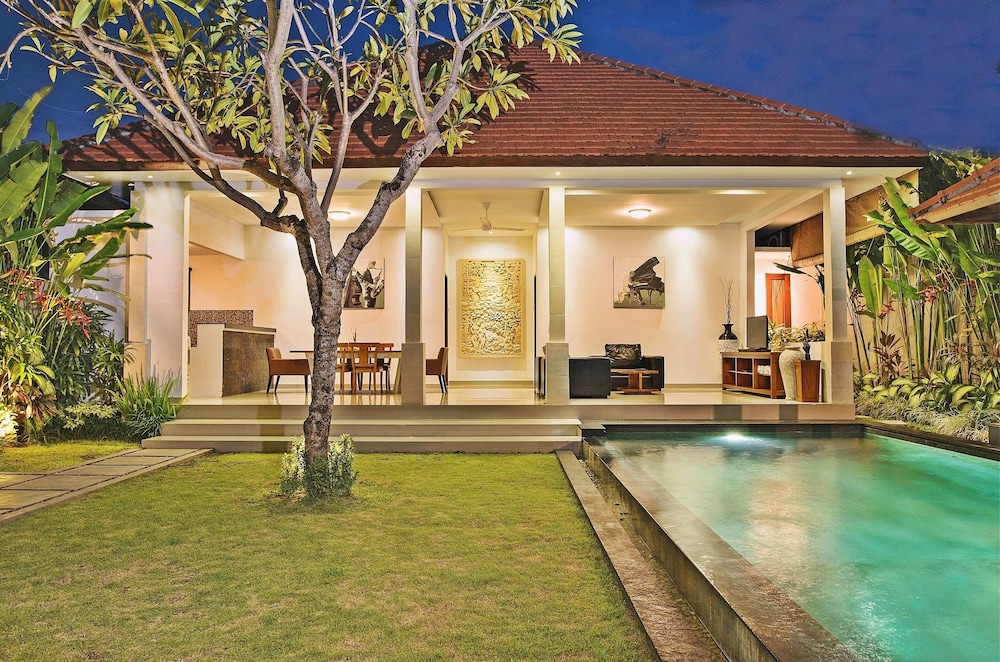 kubu manggala villas seminyak