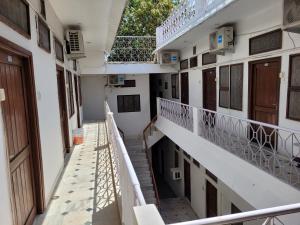 Hotel Lakeside Khajuraho,Khajuraho>>Chhatarpur,2 star
