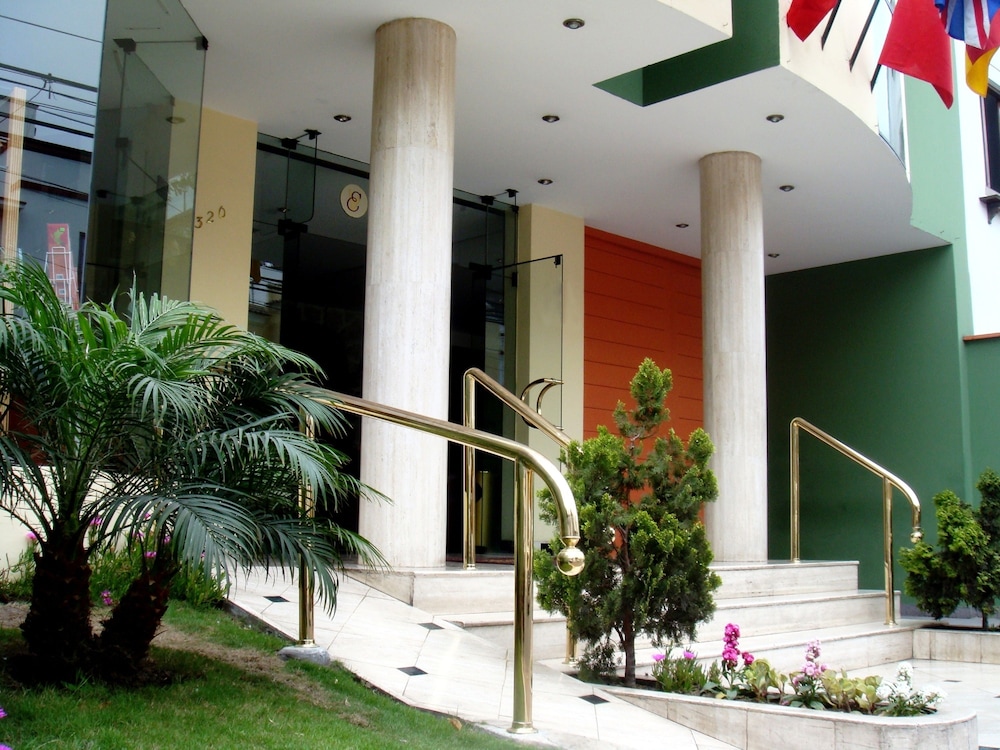 embajadores hotel