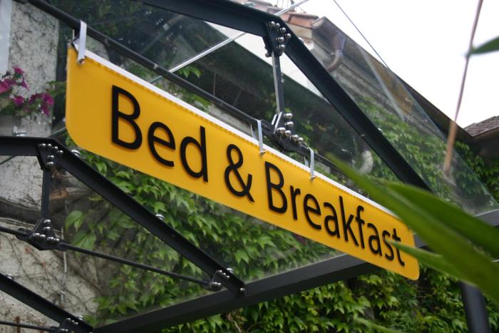 bed and kitchen burgau