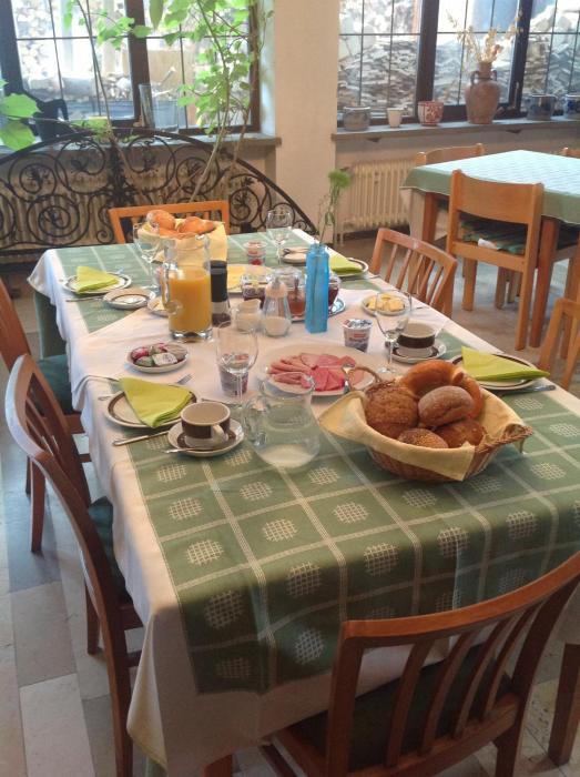 bed and kitchen burgau