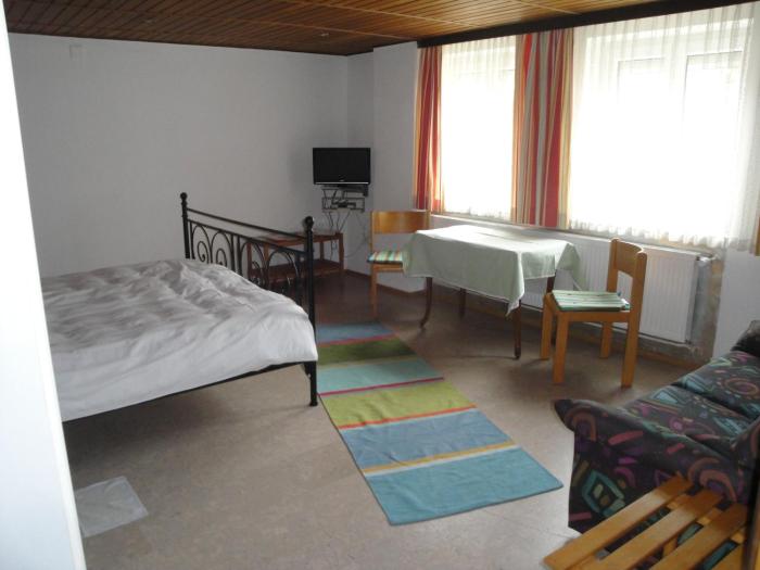 bed and kitchen burgau