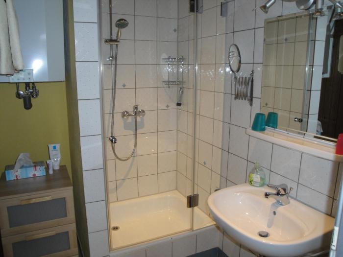 bed and kitchen burgau