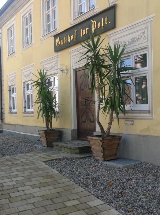 bed and kitchen burgau