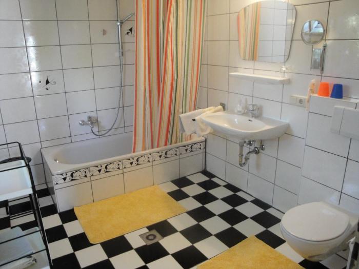 bed and kitchen burgau