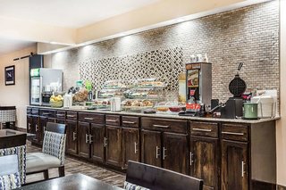 quality inn and suites airport