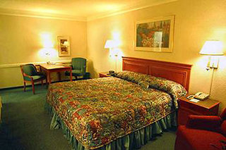 Quality Inn & Suites Airport,Charlotte Douglas International Airport>>Charlotte,3 star