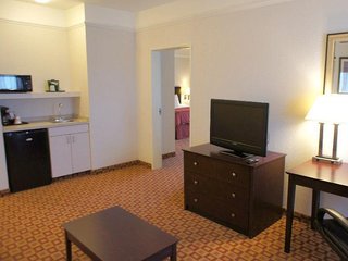 La Quinta Inn & Suites By Wyndham Mansfield Tx,Mansfield>>Fort Worth,2.5 star