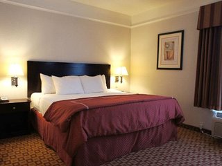 La Quinta Inn & Suites By Wyndham Mansfield Tx,Mansfield>>Fort Worth,2.5 star
