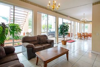 econo lodge inn and suites