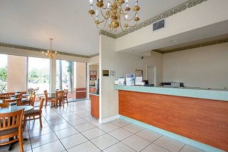 econo lodge inn and suites