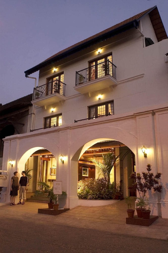 hotel arches