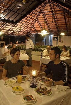 hotel arches