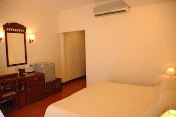 hotel arches