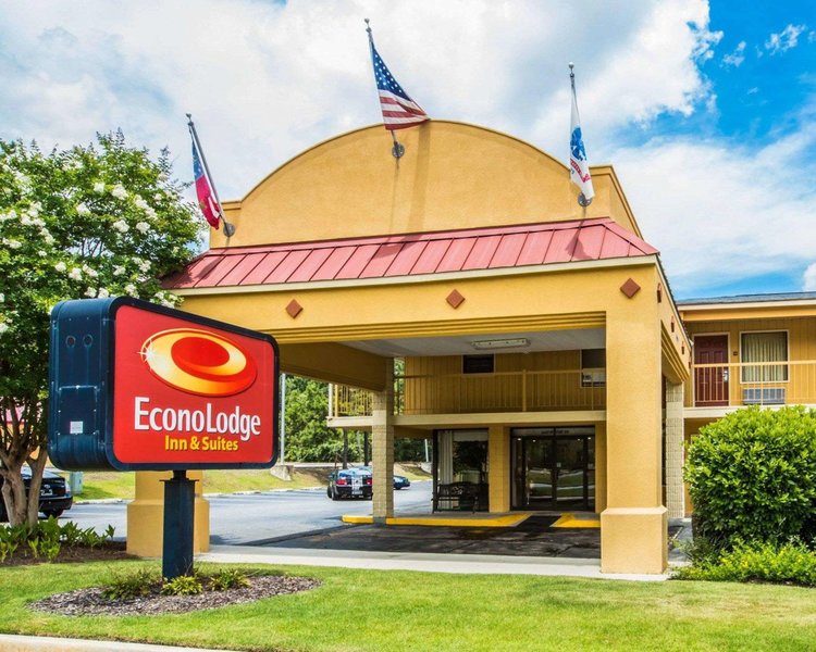 econo lodge inn and suites at fort moore