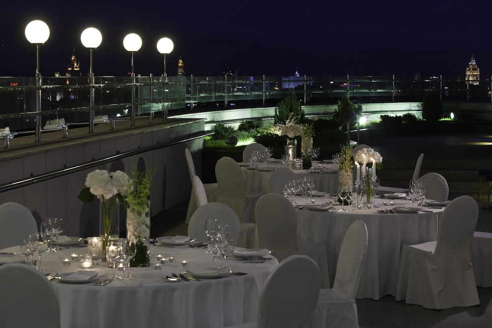 renaissance moscow monarch centre hotel