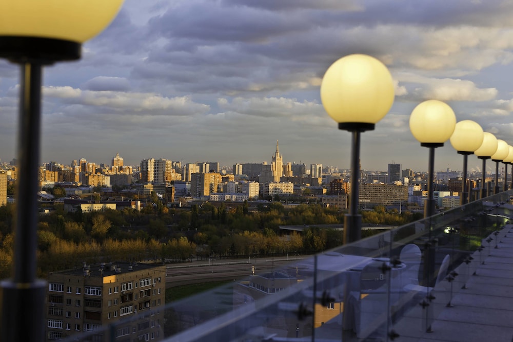 renaissance moscow monarch centre hotel