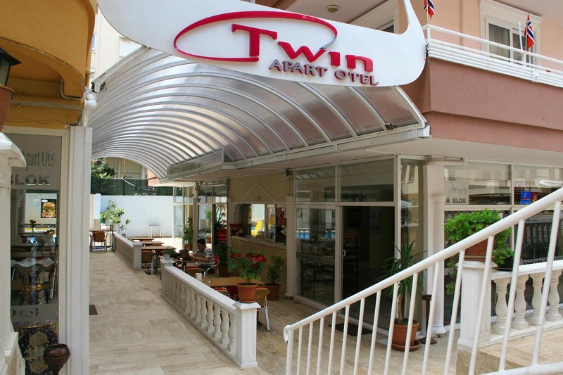 twin apart hotel