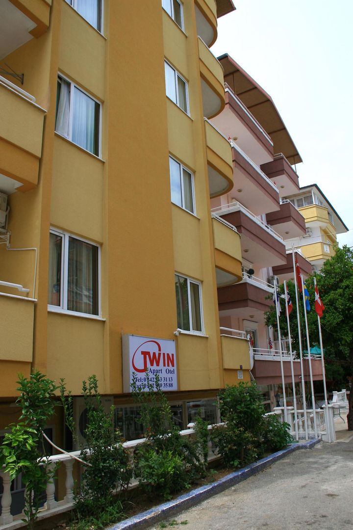 twin apart hotel