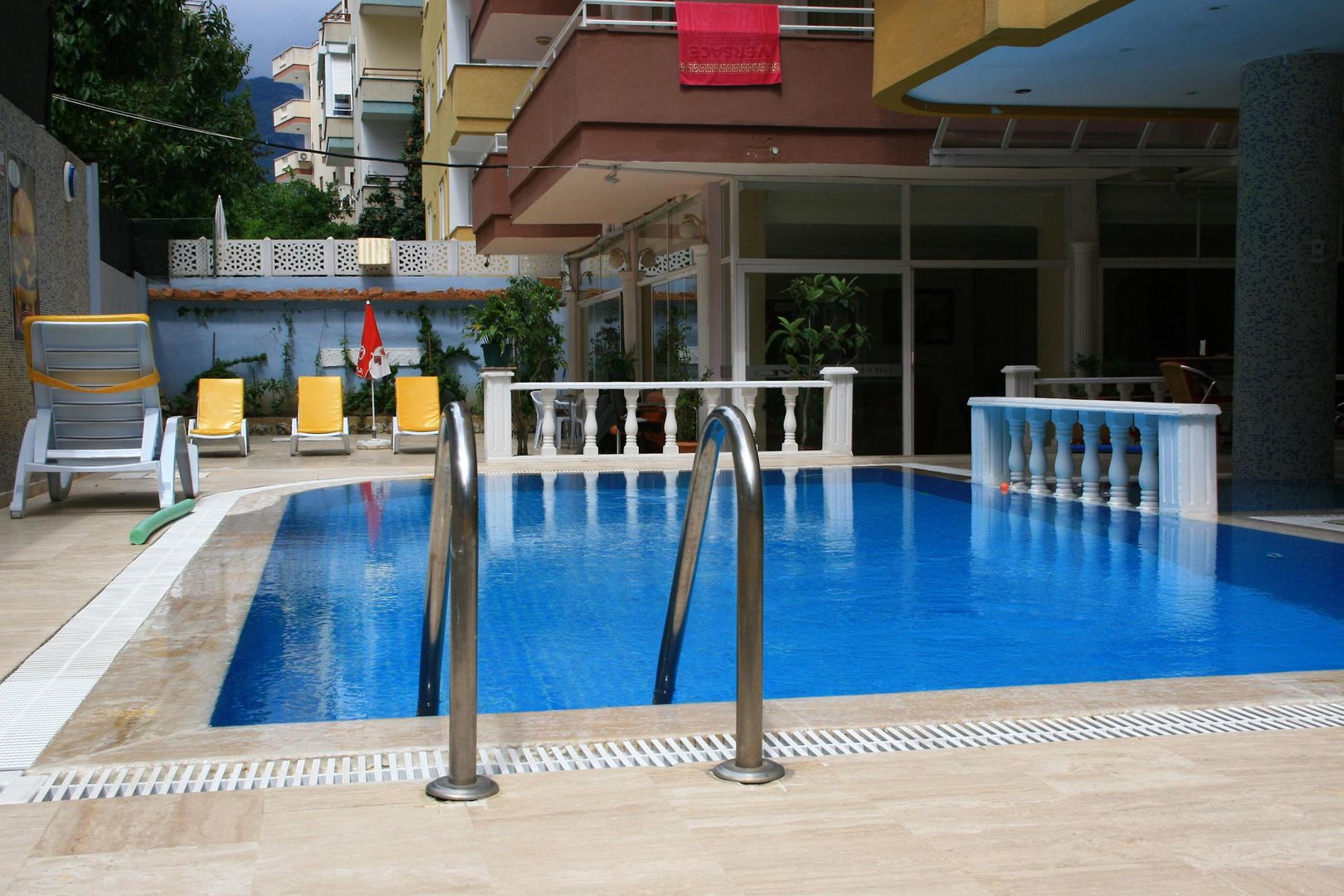 twin apart hotel