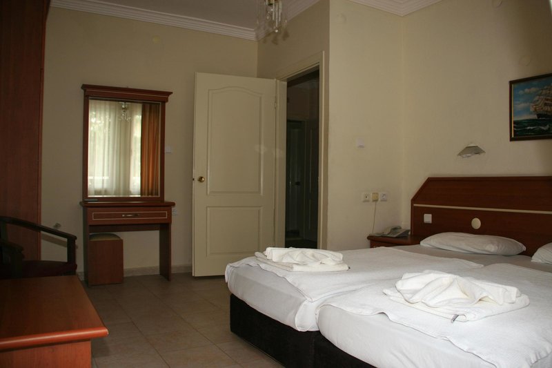 twin apart hotel