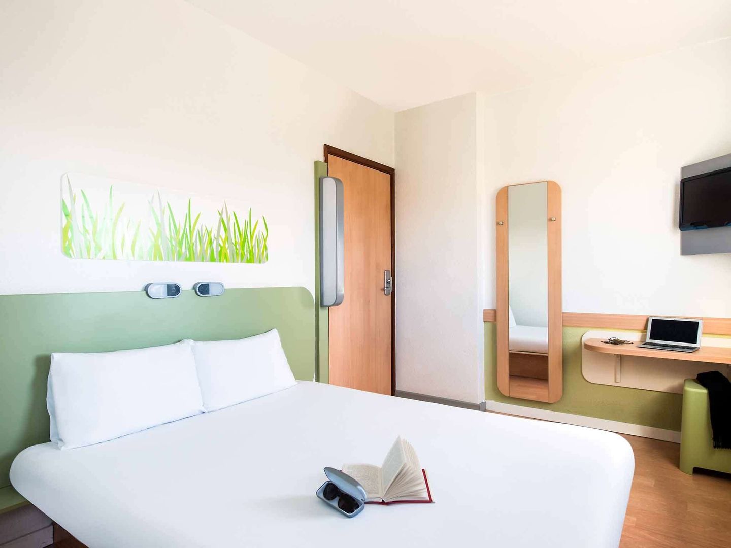 ibis budget leeds centre crown point road