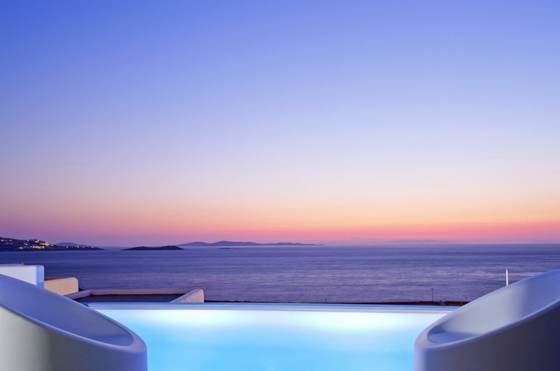 kouros hotel and suites