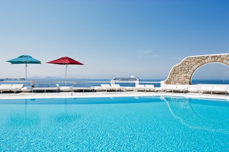 kouros hotel and suites