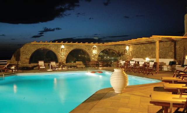 kouros hotel and suites