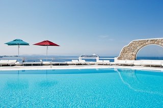 kouros hotel and suites