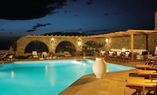 kouros hotel and suites