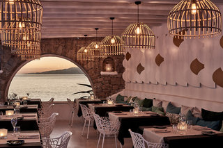 kouros hotel and suites