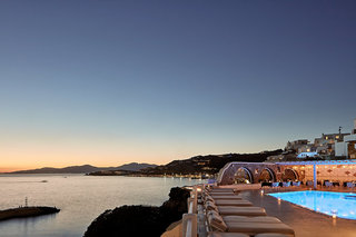 kouros hotel and suites