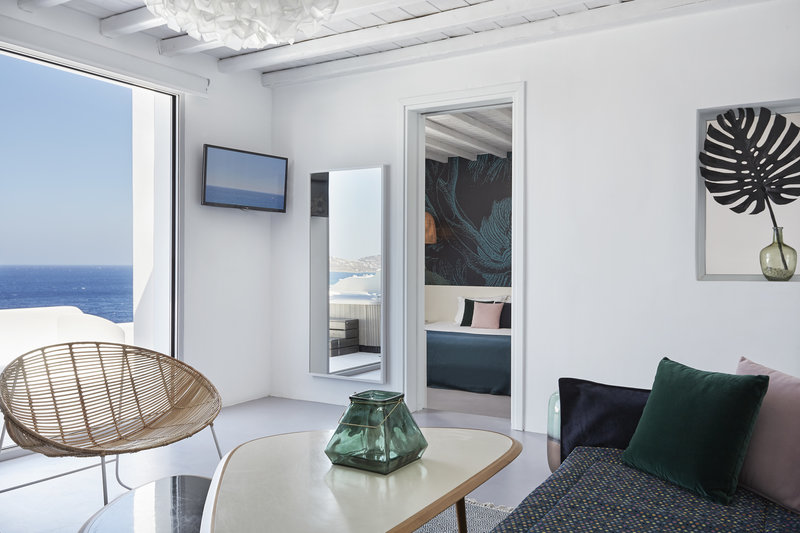 kouros hotel and suites